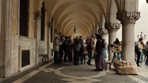 Palazzo Ducale: Rönesans İncisi ve Tarihi Gizemlerin Beşiği!