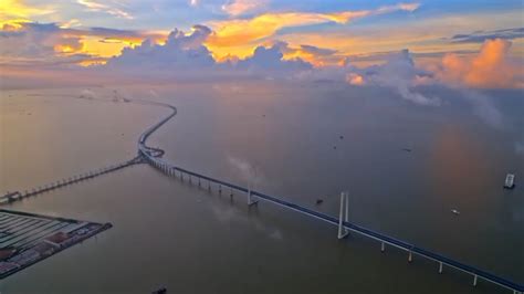 Zhongshan Bridge: Tarihi Bir Yapı ve Muhteşem Manzaralar